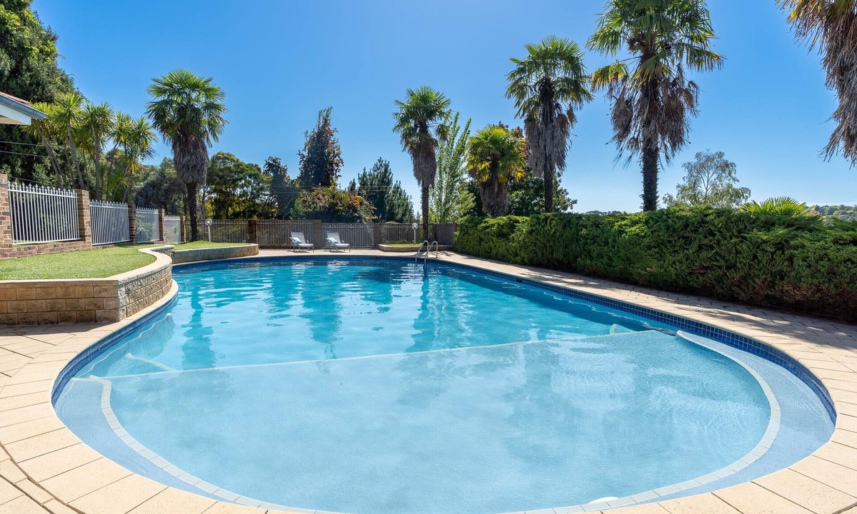 Calare House | Entertainer's Dream - 4 Bedroom Home with Pool