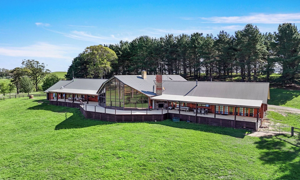 Joadja House | Escape to The Lodge at Eagle Rock Farm - a spectacular chalet-style residence