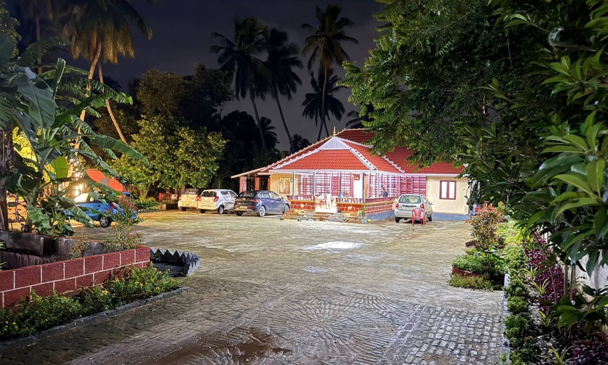 Chittur Bed & Breakfast | Essaar punnot Farmstay resort