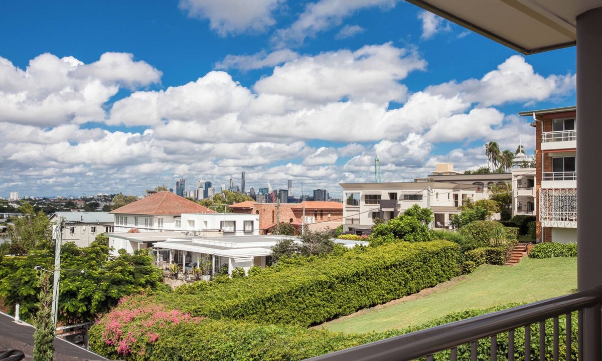 Hamilton House | Executive Three Bedroom Two Level Spacious Home with Pool and Parking for Two