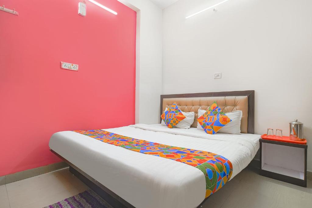 Indore Hotel | FabExpress Royal Palace Inn