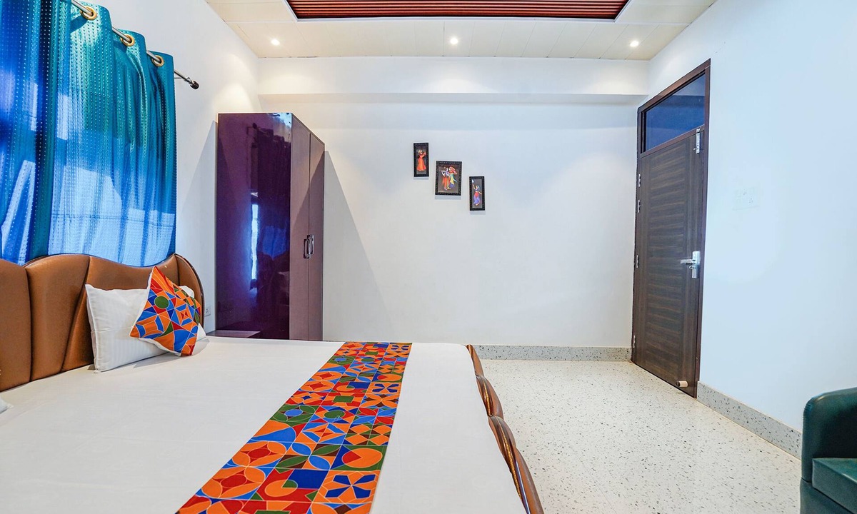 Faizabad Hotel | FabExpress Savitri Resort