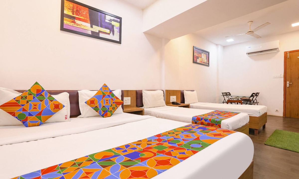Andheri West Hotel | FabHotel Aksa Inn