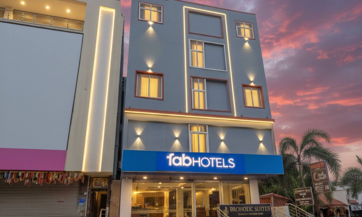Gachibowli Hotel | FabHotel Broholic Suites