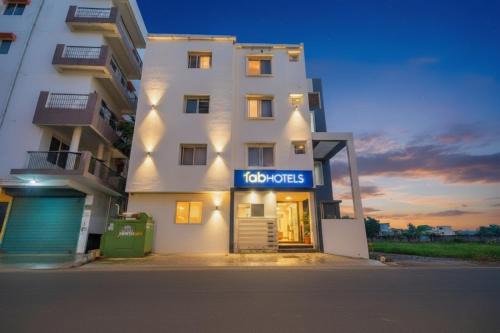 Bhopal Hotel | FabHotel Comfortable Stay