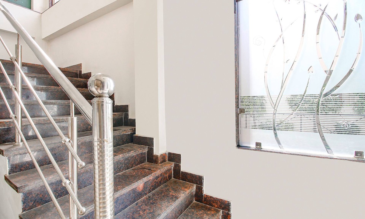 Bhopal Hotel | FabHotel Comfortable Stay