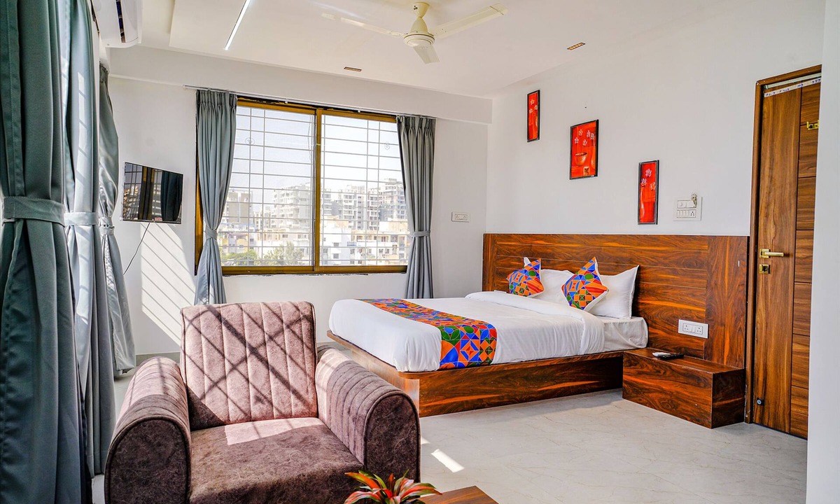 Pimpri - Chinchwad Hotel | Fabhotel Crystal Inn