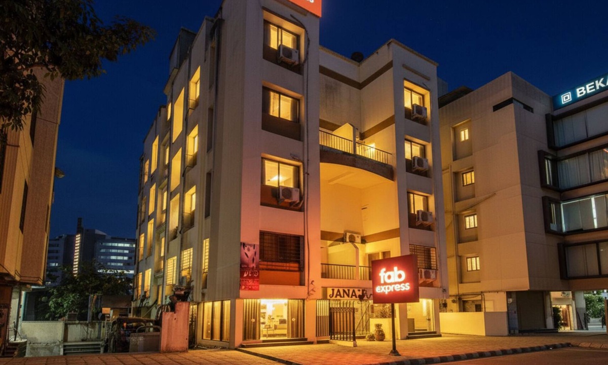 Viman Nagar Hotel | FabHotel East Field Homes