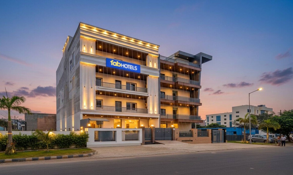 Knowledge Park III Hotel | FabHotel Expo Centre Inn- Nr. Sharda University Greater Noida
