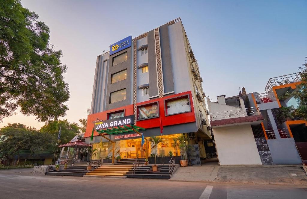 Guntur Hotel | FabHotel Jaya Grand - Nr Railway Station