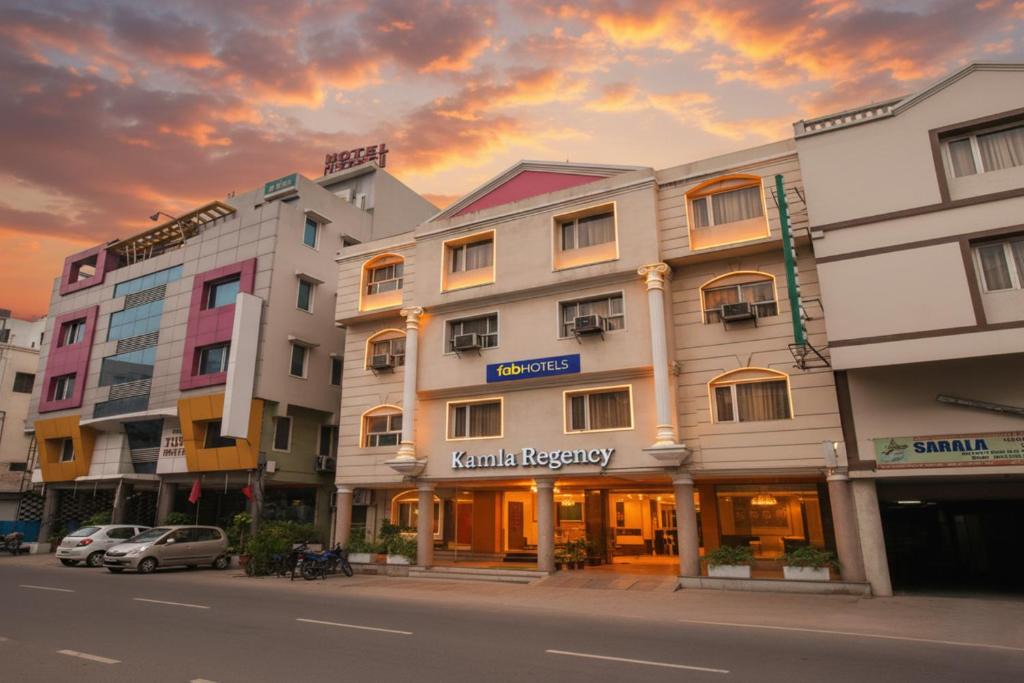 Maharana Pratap Nagar Hotel | FabHotel Kamla Regency - Rani Kamlapati Station