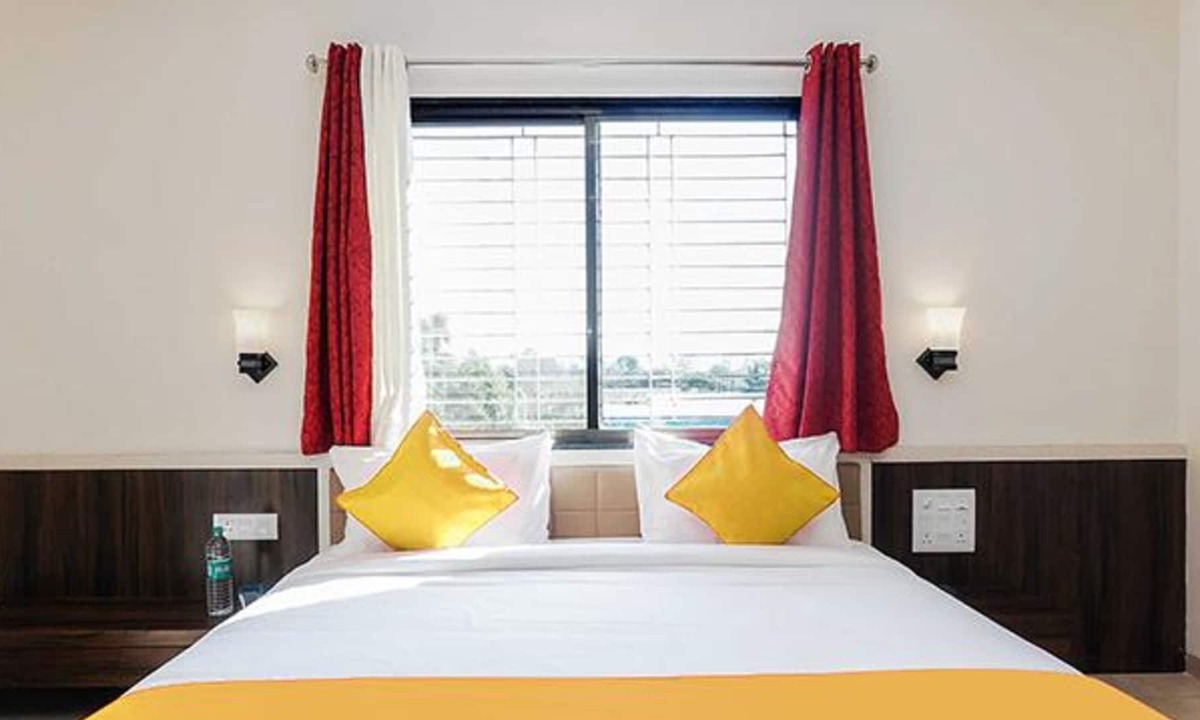 Parner Hotel | Fabhotel Karishma Palace