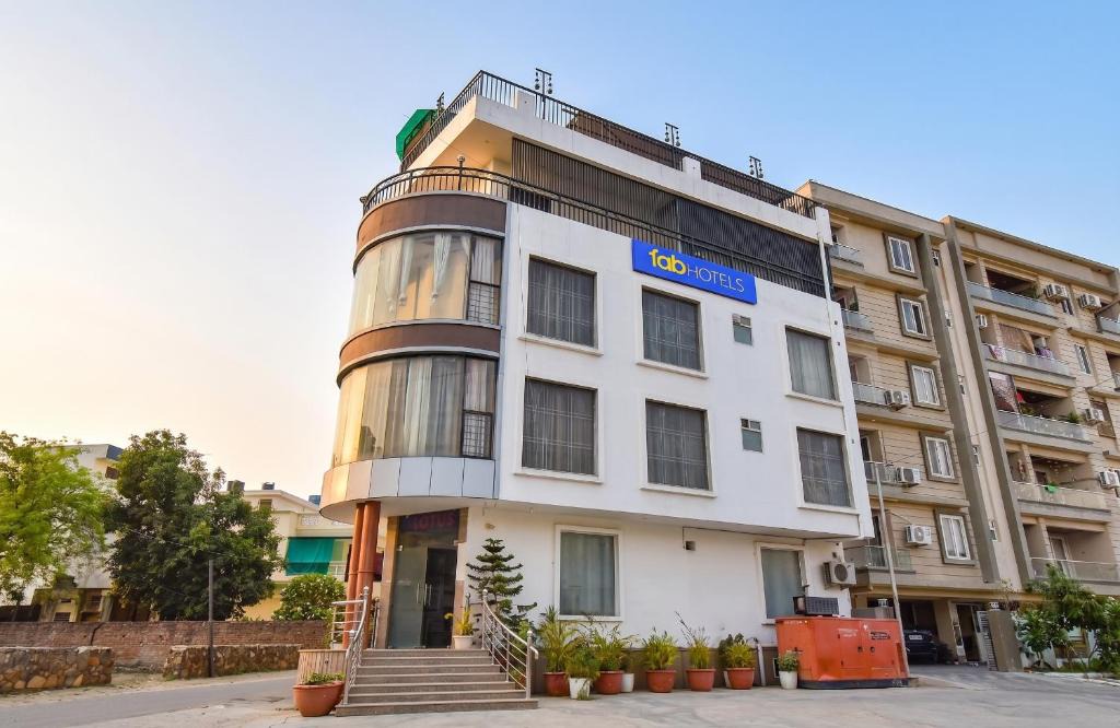 Jagatpura Hotel | FabHotel Kirara - Nr Jaipur International Airport