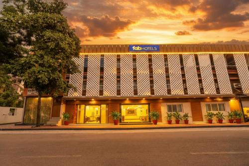Navi Mumbai Hotel | FabHotel Landmark Residency - Nr MIDC Turbhe