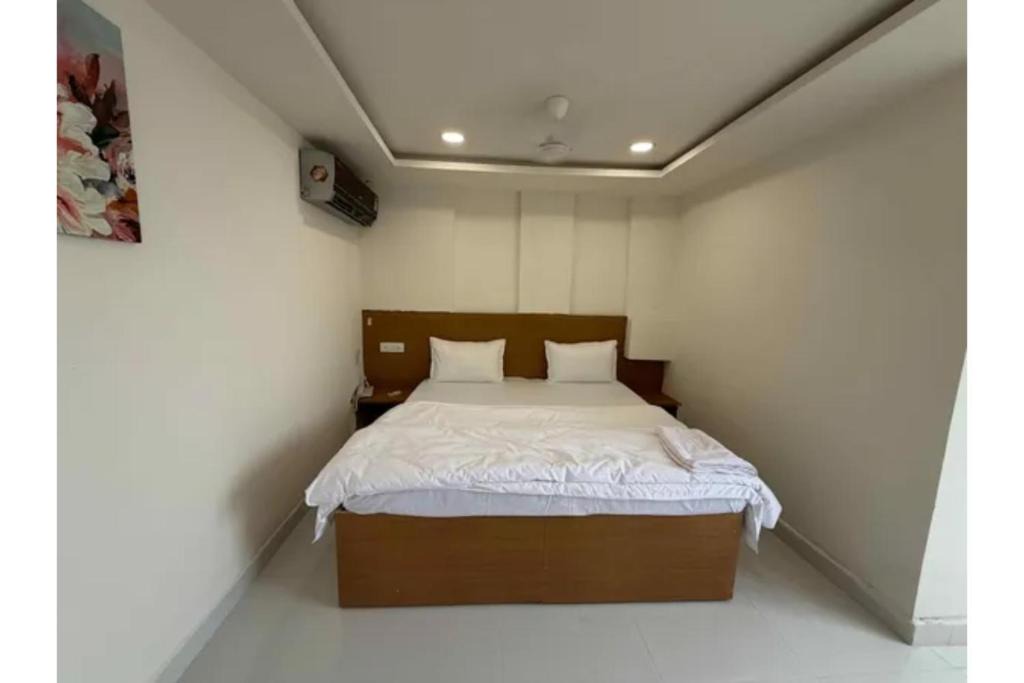 Shamshabad Hotel | FabHotel MV Luxury Rooms