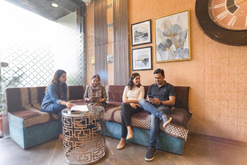 Indore Hotel | FabHotel New Saurabh Inn, Bengali Square