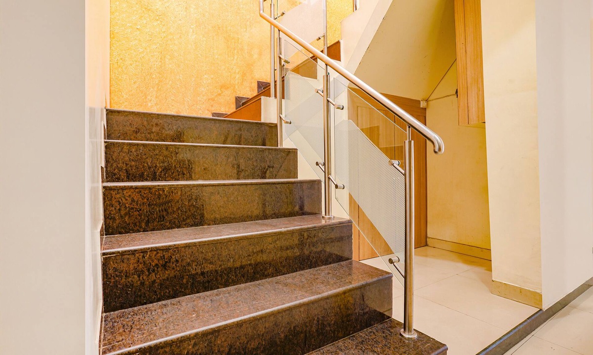 Vile Parle East Hotel | FabHotel Prakash Inn - T2 - Chhatrapati Shivaji Airpor