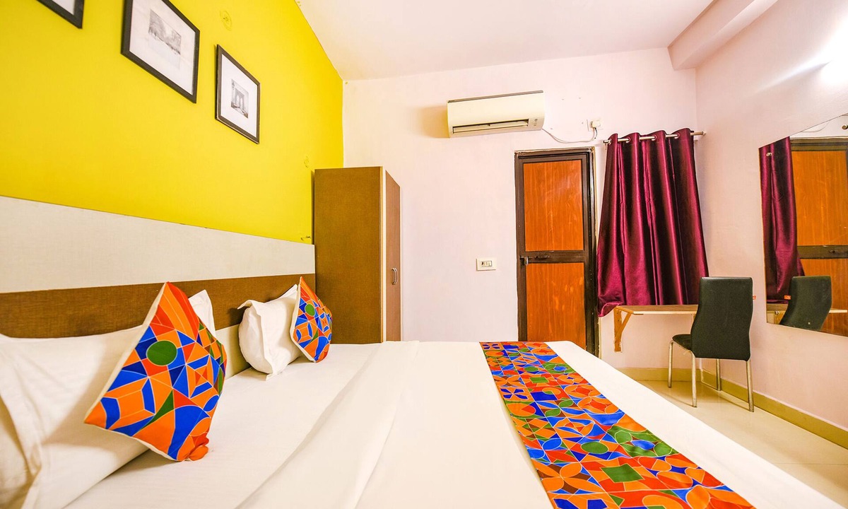 New Delhi Hotel | FabHotel Royal Discovery