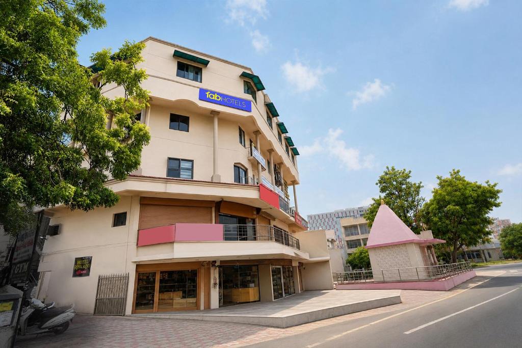 Ahmedabad Hotel | FabHotel Royal King