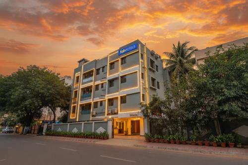 Pune Hotel | FabHotel Saffron Inn I - Nr Darshan Museum
