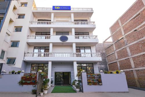 Sector 15 Hotel | FabHotel Sager Inn