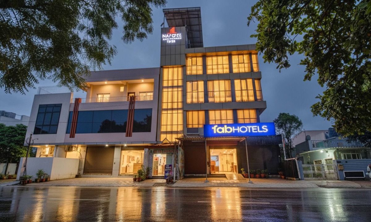 Bhopal Hotel | FabHotel Saket Inn