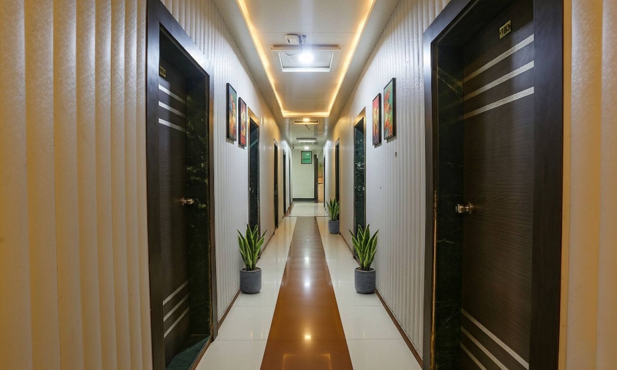 Mira Road East Hotel | Fabhotel Shivani Residency