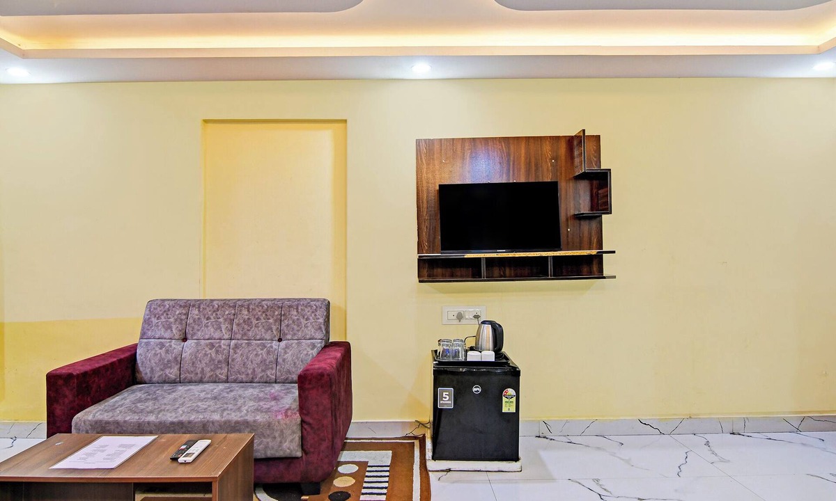 Barasat Hotel | Fabhotel The Crown