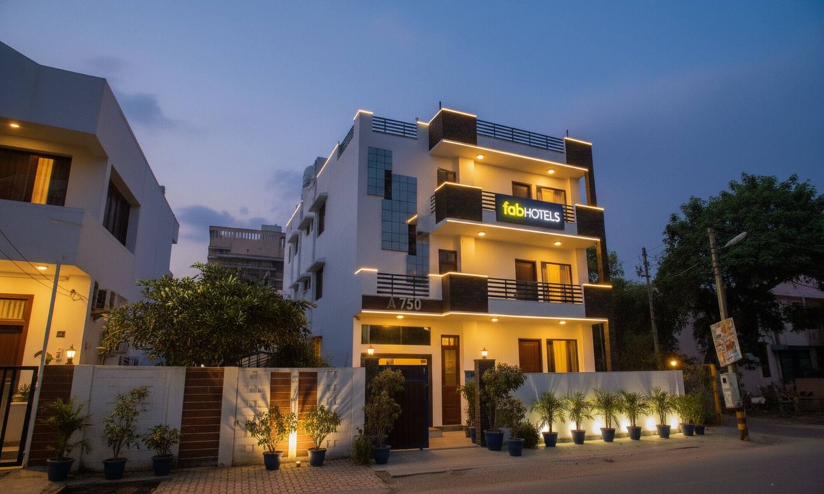 Sushant Lok Hotel | FabHotel The Maple Stays - Nr. Leisure Valley Park, Iffco Chowk