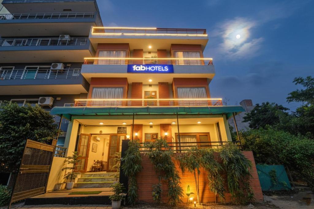 Gurugram Hotel | FabHotel The Silken Stay