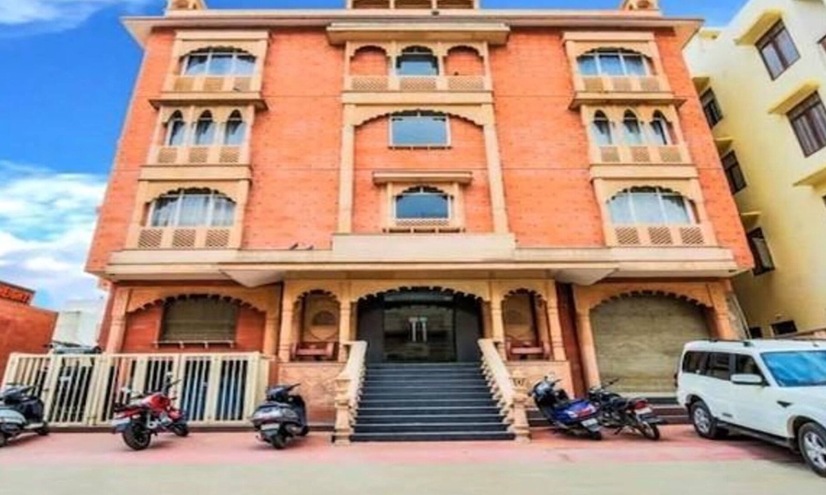 Adarsh Nagar Hotel | FabHotel Tipsyy Inn Suites
