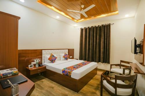 Lucknow Hotel | FabHotel Trijal Inn