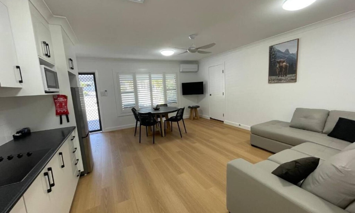 Diamond Beach House | Family Holiday Resort by the Best Beach in NSW with Swimming Pools, Tennis Court
