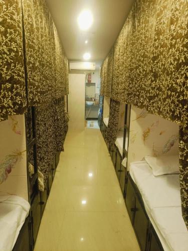 Mumbai Hotel | Farhan DORMITORY
