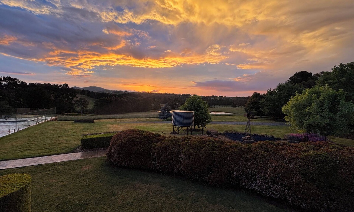 Nashdale House | Farmhouse on the mountain surrounded by wineries. Dog friendly!