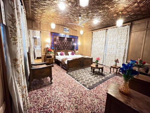 Dal Lake Hotel | Floating Shanghai Group Of Houseboats