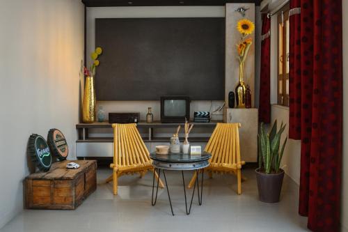 Bikaner Apartment | Fort Glance by Shivalaya