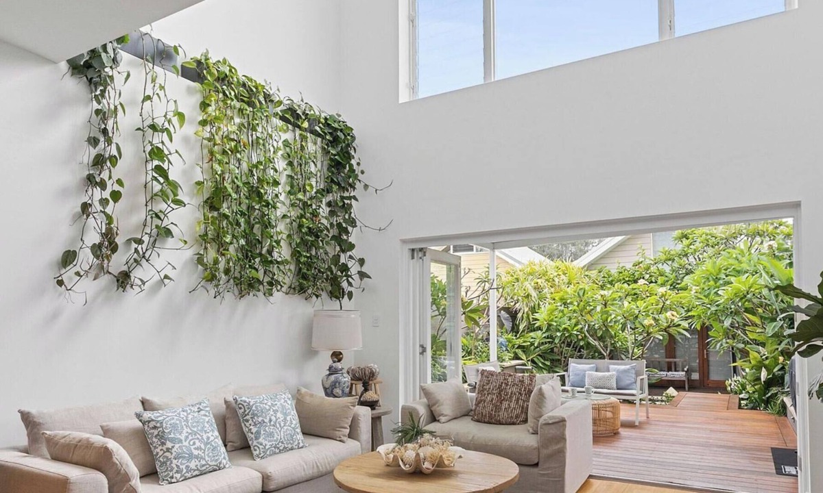 Manly House | Four Bed Tropical Oasis with Spa in Manly!