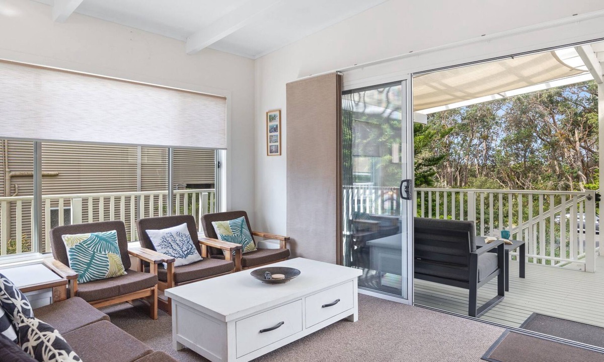 Narrawallee House | Free night! Pay for 2 stay for 3 at Wonky Pine