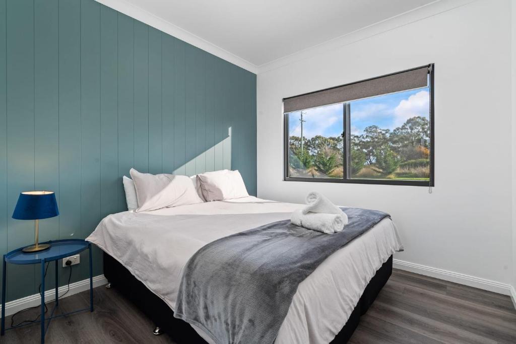 Forest Reefs House | Glenowrie Cottage - 1 King 2 Singles - Farm Stay