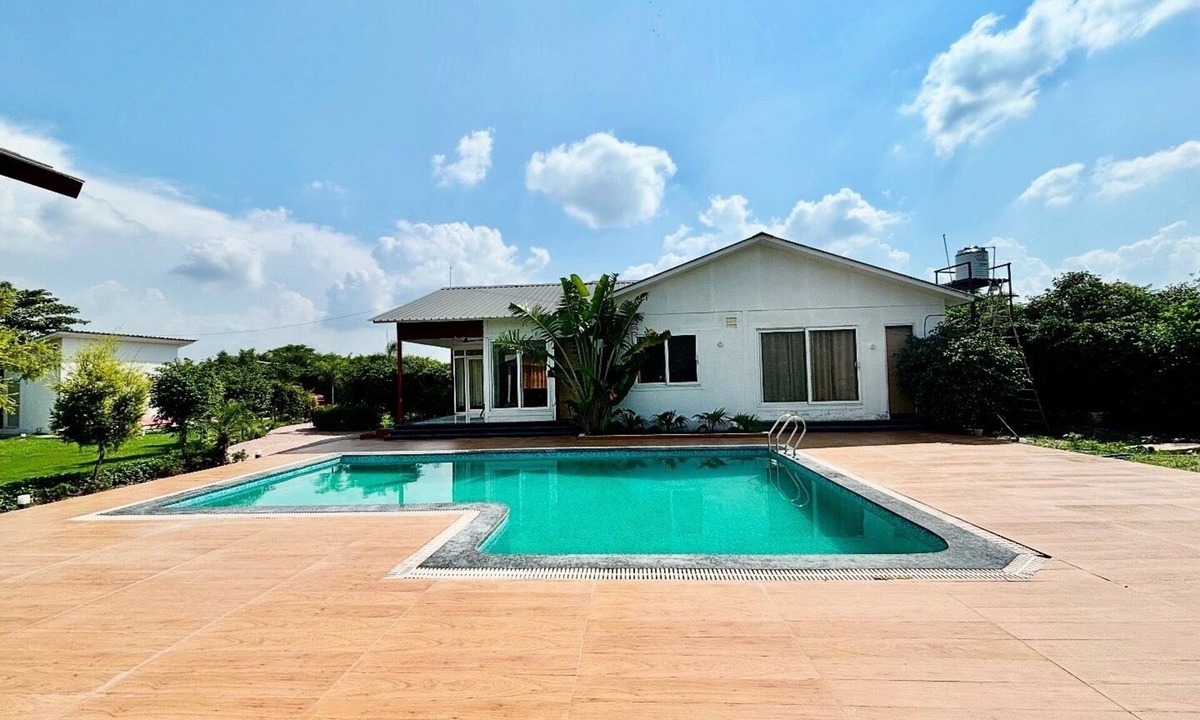 Noida Resort | GoBravo 16 3BHK Farm with Pool & Lawn Sec150 Noida