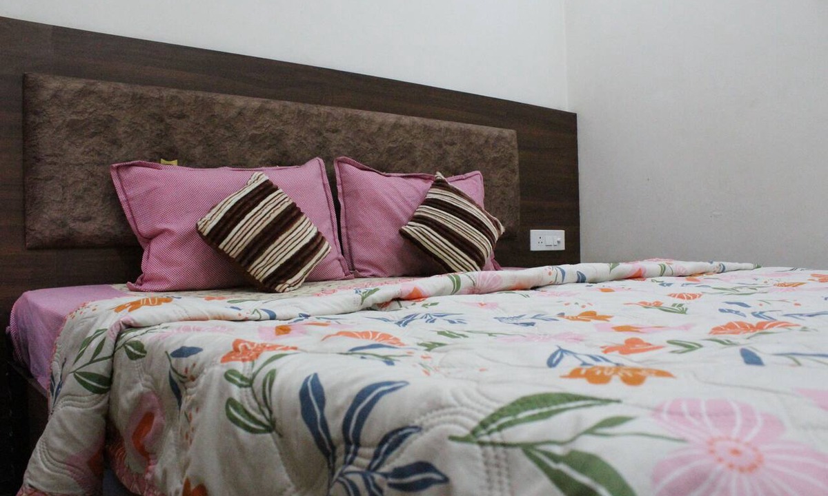 Tapovan Apartment | Golden Hours | Balcony Stay in Tapovan
