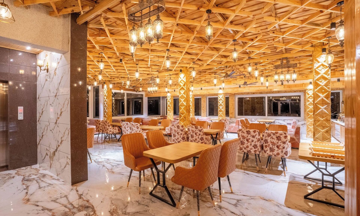 Nainital Hotel | Golden Oak by The Lake Hill