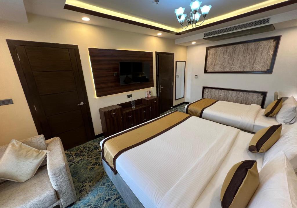 Berhampore Hotel | Golden Retreat