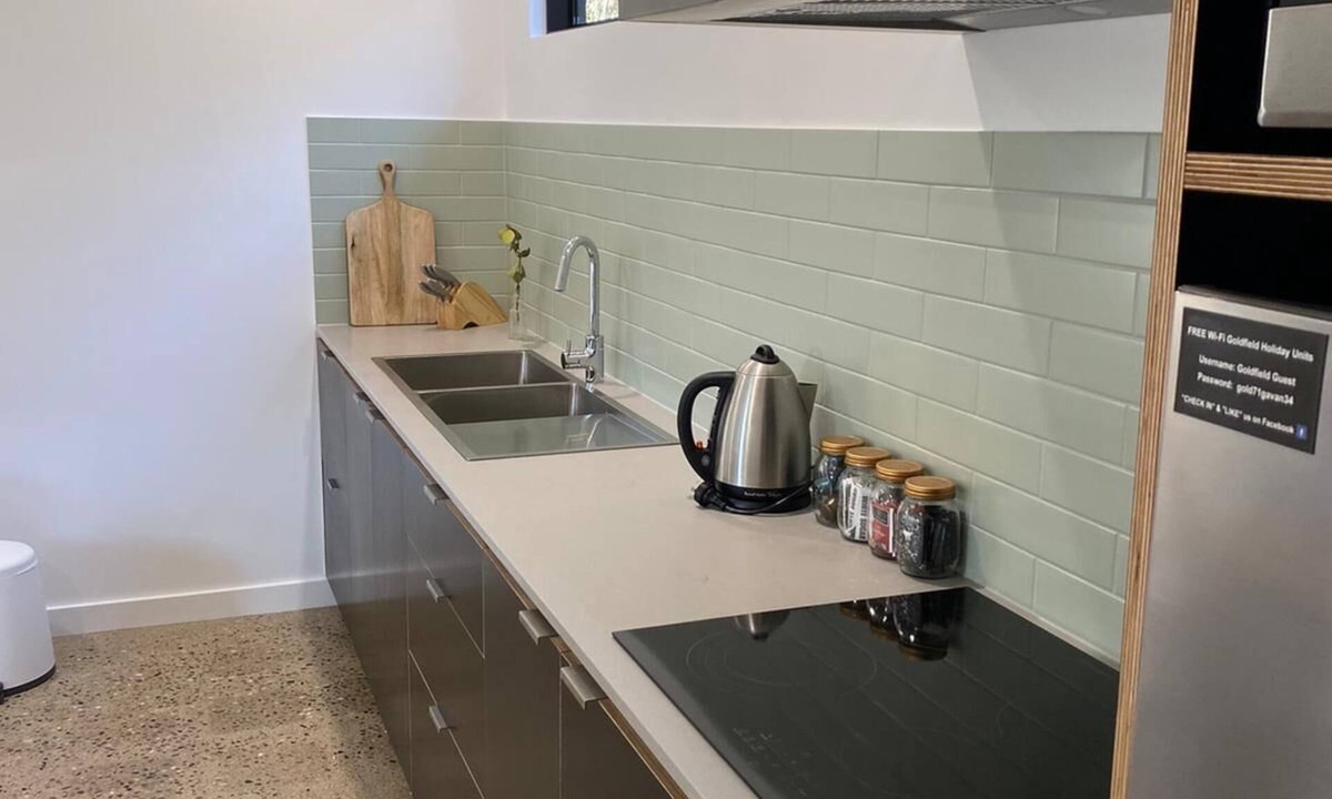 Bright Apartment | Goldfield Holiday Units