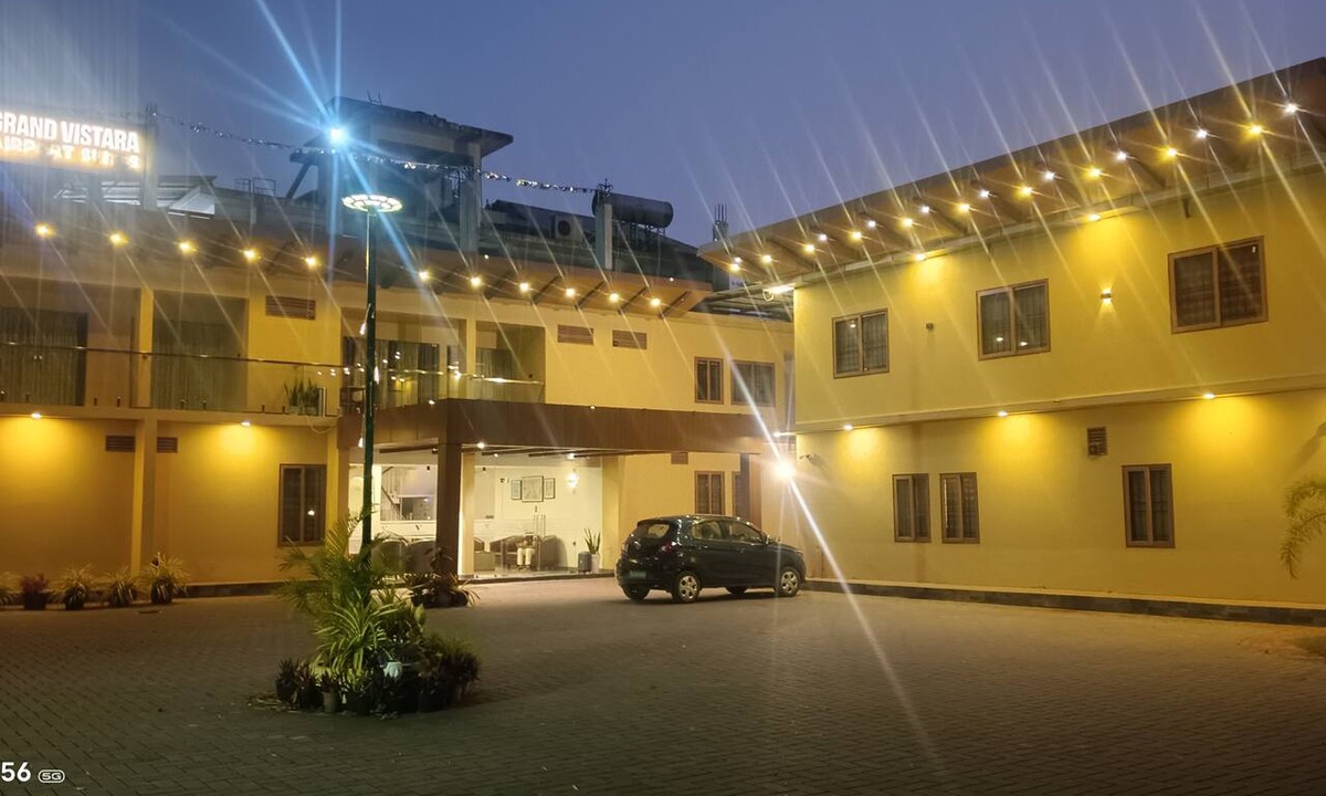 Nedumbassery Bed & Breakfast | GRAND VISTARA AIRPORT SUITES
