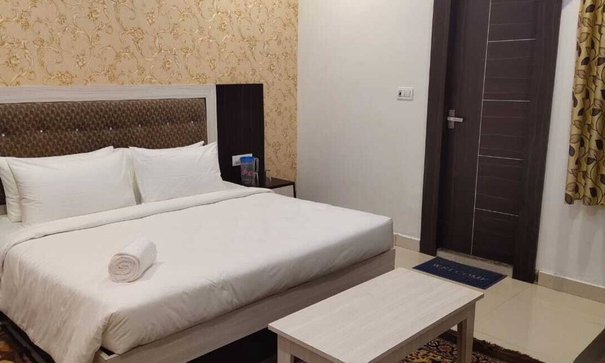 Jhansi Hotel | Green Leaf