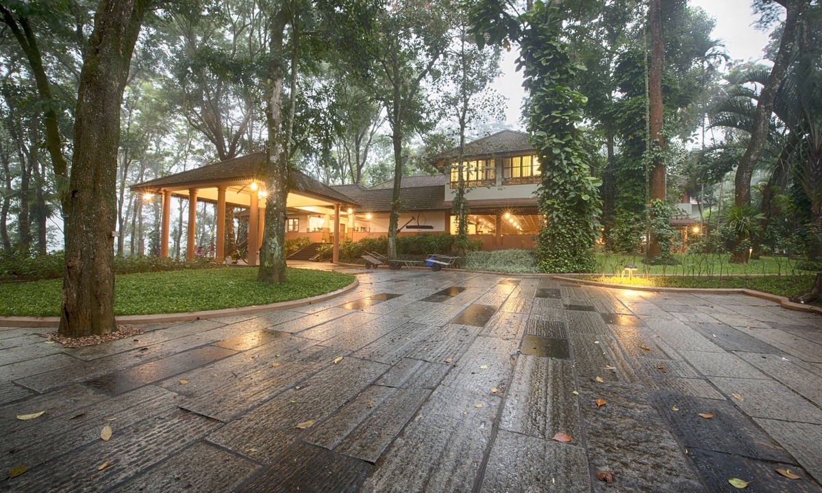 Vazhayil Hotel | Greenwoods Thekkady - A Five Star Classified Resort