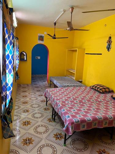 Kanchipuram House | Guest House Near Kamatchi Amman Temple Non AC and No Car Parking check in at 8Pm and Checkout at 8Am