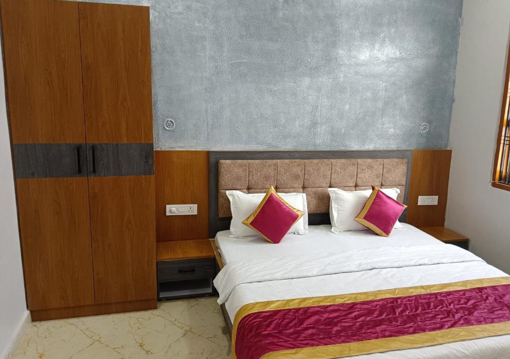 Mahmoorganj House | Happy Homes - Entire 2BHK Flat